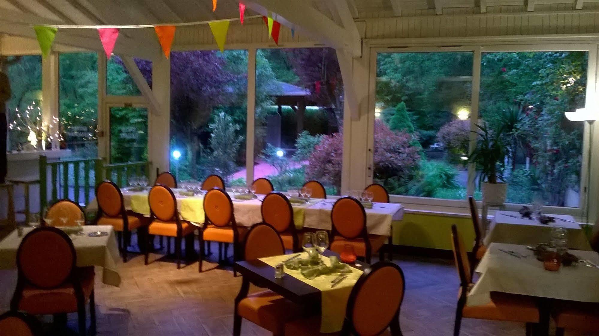 Hotellerie De La Cascade Saint-Genis-les-Ollières Eksteriør billede